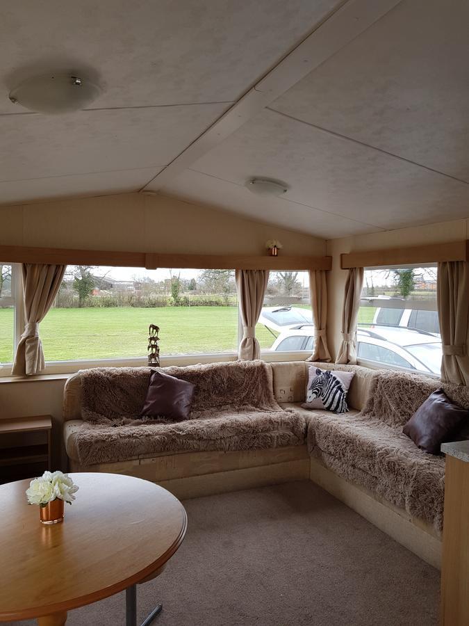 Pitch & Canvas - Self Catering At Broad Oak Farm Tattenhall Exterior photo